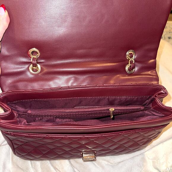 Badgley Mischka Quilted Travel Shoulder Bag Burgundy Gold Tone New With Tags - Picture 8 of 11